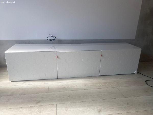 Darujem IKEA Bestå skrinku pod TV