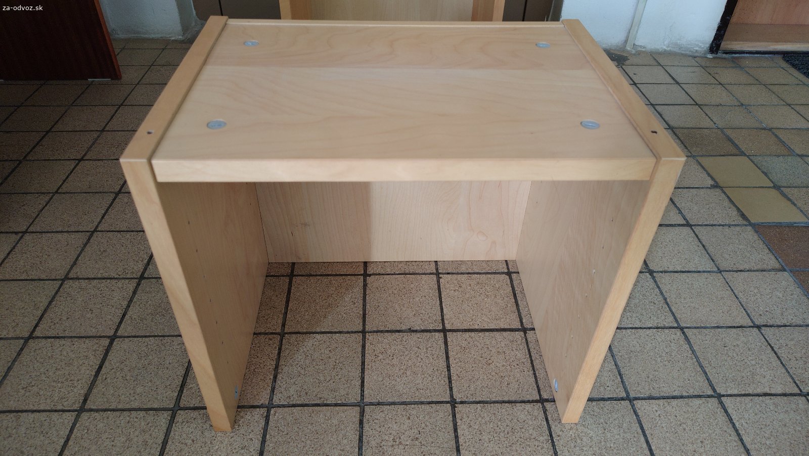 Darujem IKEA regále v 3 dieloch. Darujem IKEA policový systém vo veľmi dobrom stave. IKEA už tento druh nevyrába. Mám 3 také diely, ako je na fotke. K nim je ku každému ešte nadstavcový diel. 

K tomu sú ešte police, ktoré su zbalené. Výška políc sa dá ľuboľne nastaviť.

Rozmery: 40 cm x 202 cm (nadstavec: výška 35cm)

Osobný odber: Bratislava-Staré mesto