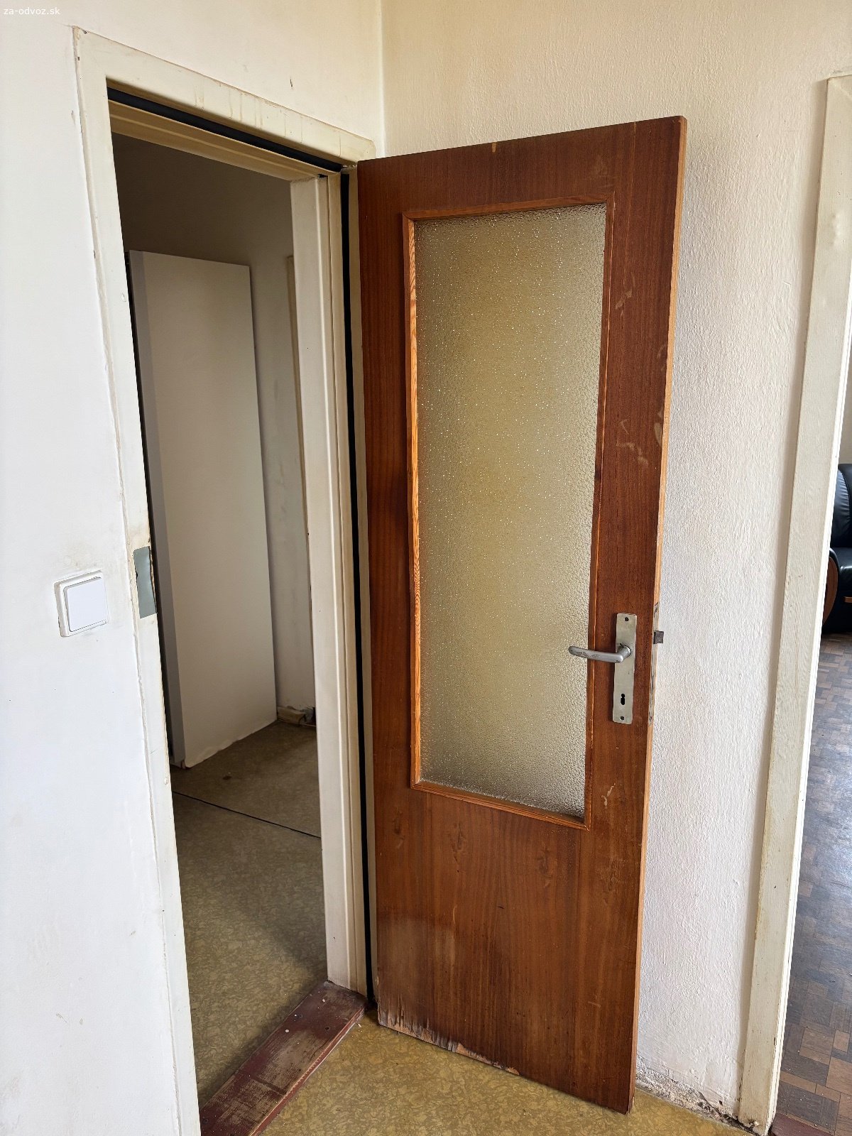 DARUJEM – interiérové dvere. Darujem 4 kusy interiérových dverí.

? Rozmery:

* šírka: 80 cm

? Počet: 4 ks

Osobný odber Petržalka Bratislava