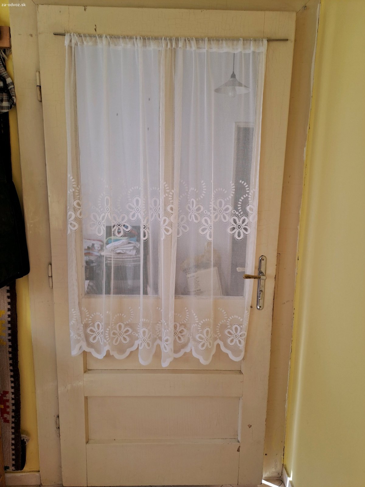 Darujem interierove dvere. Darujem interierove dvere presklanene: š-95 cm, v- 200 cm.

osobny odber: Bratislava Rača.
piste mail/whatsapp/sms.Nevolajte.
zrnkova kava potesi, nie je podmienkou.