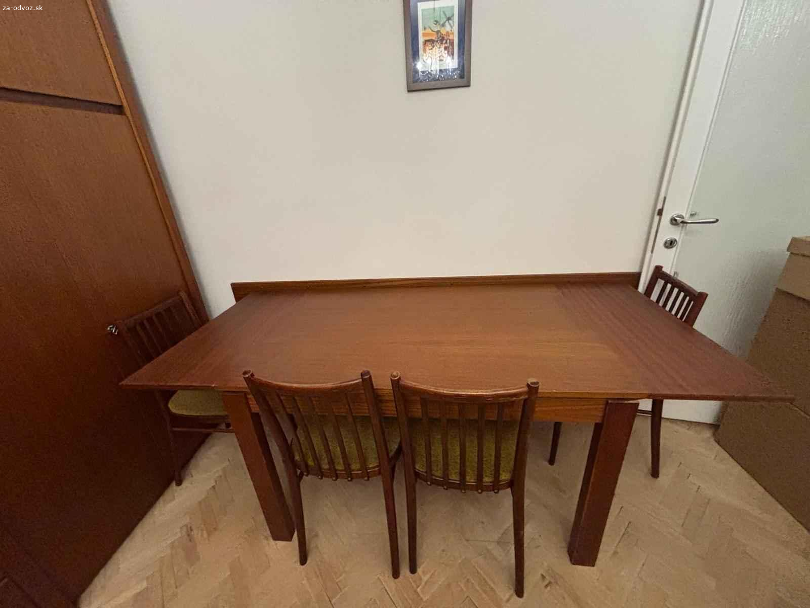Darujem jedálenský stolík spolu so 4 stoličkami. Stôl je v dobrom stave cca 120 cm široký, výška nohy stola 75 cm. Možnosť ho dodatočne rozšíriť až na dĺžku 185cm.