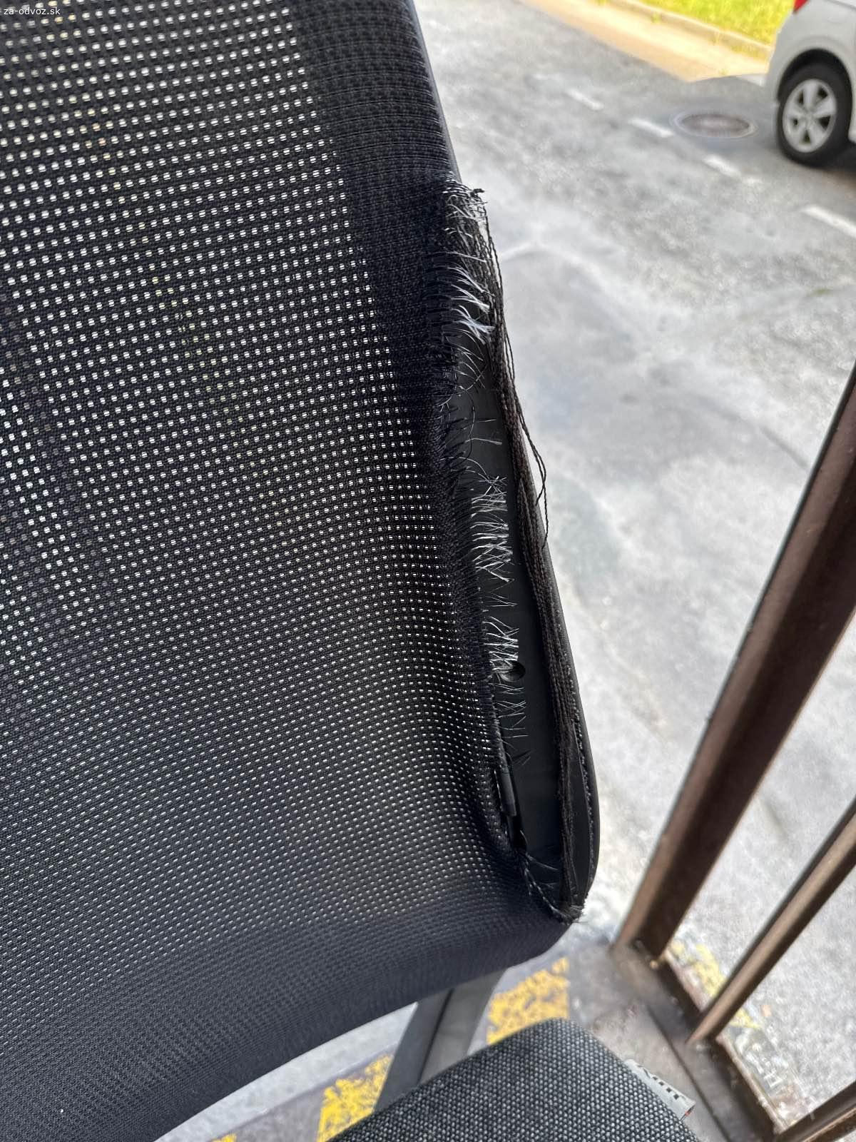 Darujem kancelarske kreslo s poskodeniami