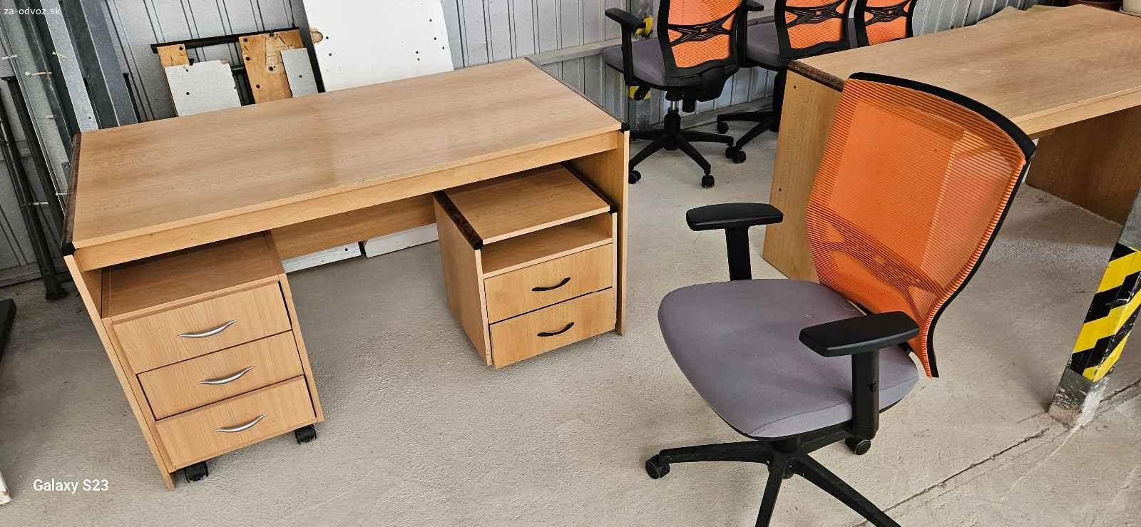 Darujem kancelárske stoly, stoličky a šuplíky