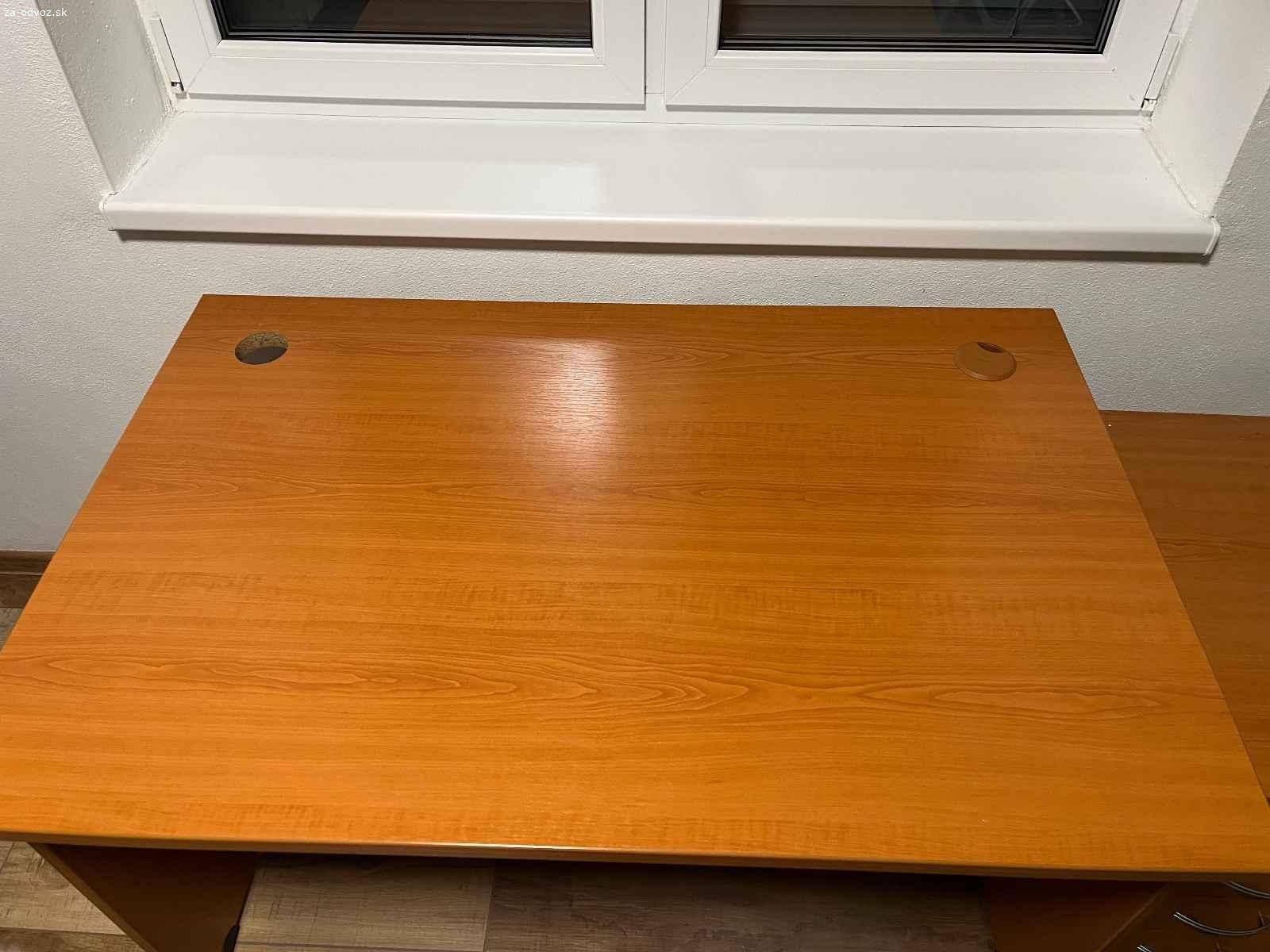 Darujem kancelársky stôl