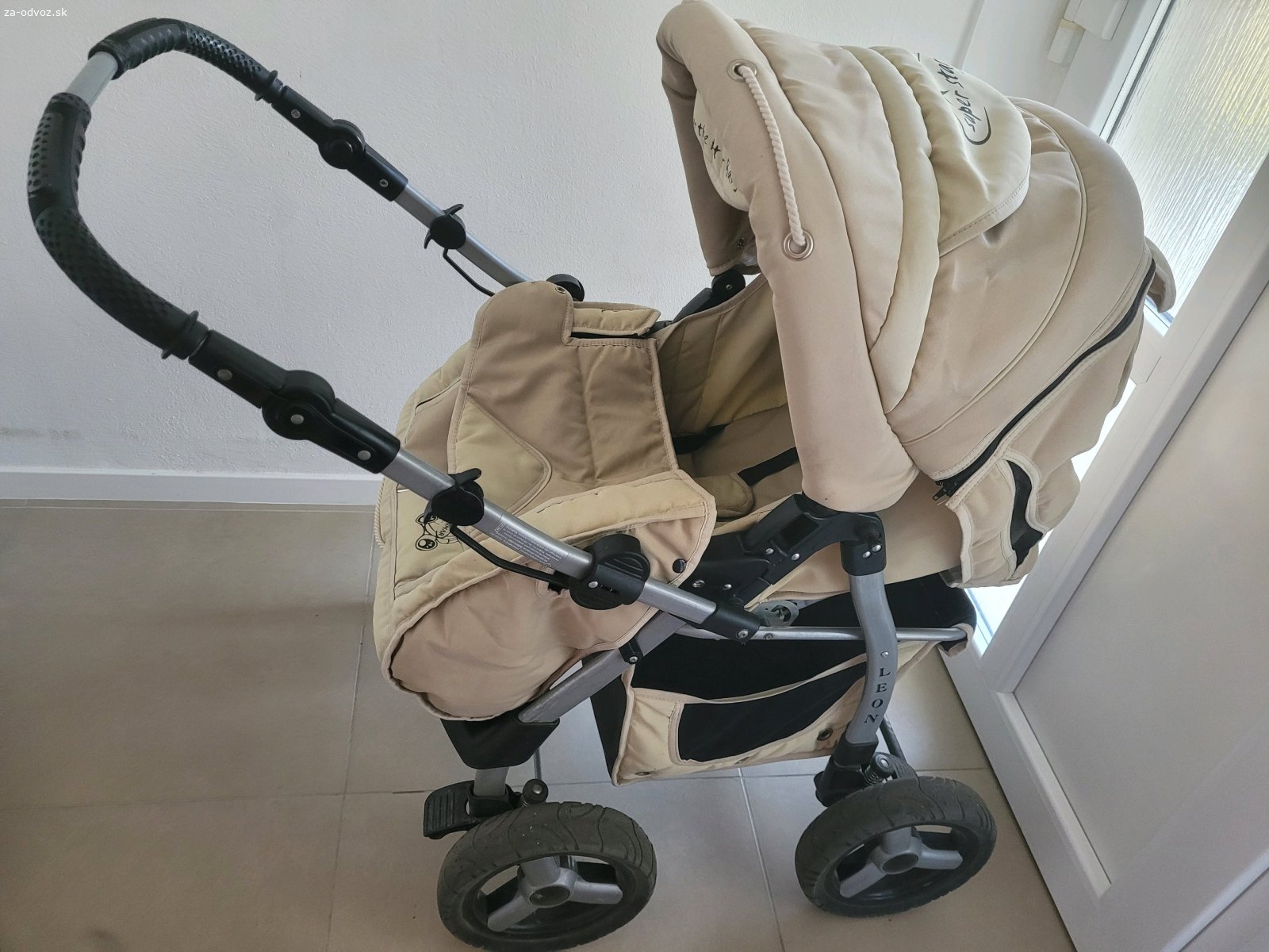 Darujem kočík. Darujem starší kočík ale nenáročným stále poslúži.