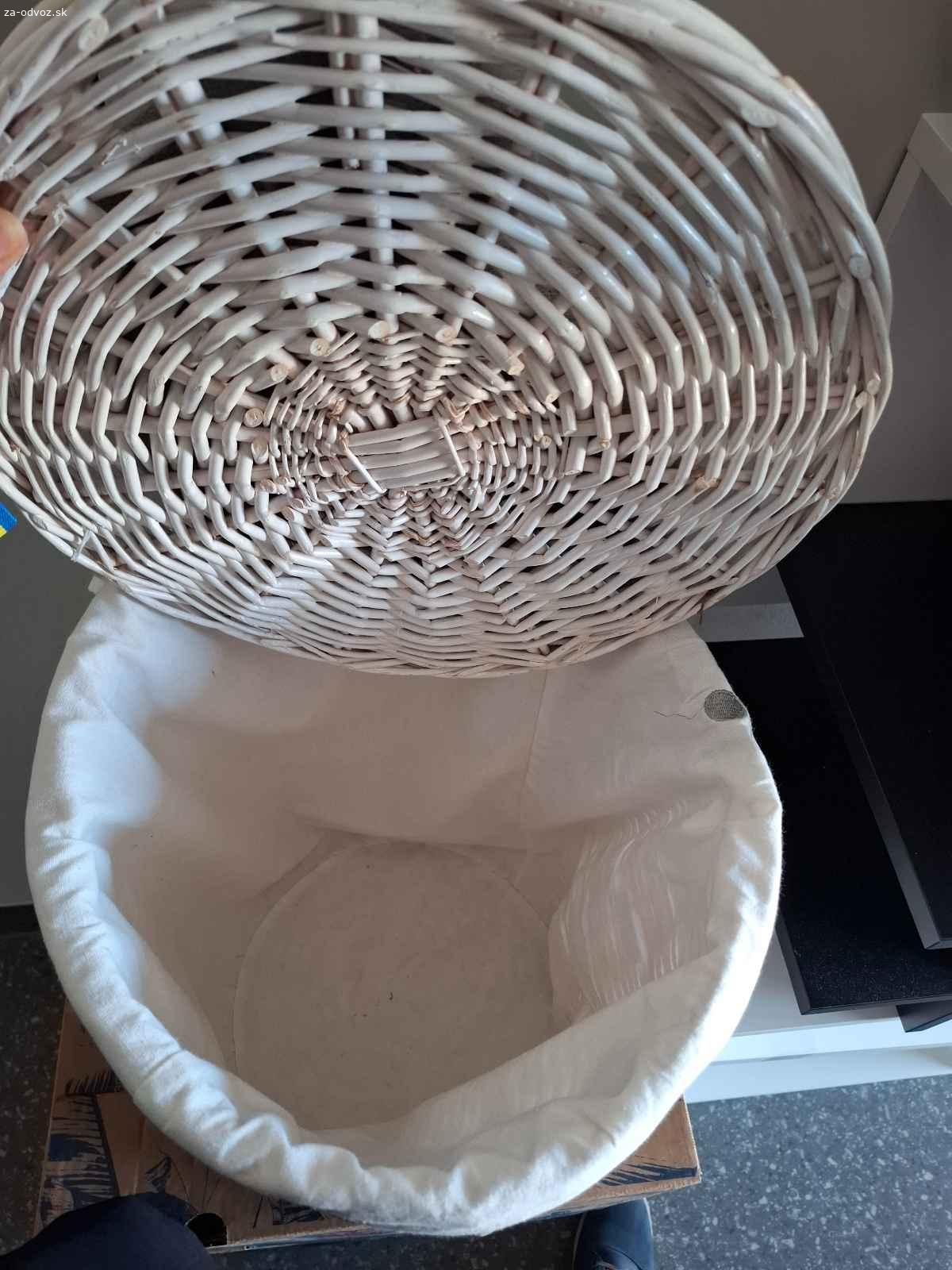 Darujem kôs na hračky / prádlo. Darujem kôš, ktorý bol používaný na hračky. Iba osobný odber.