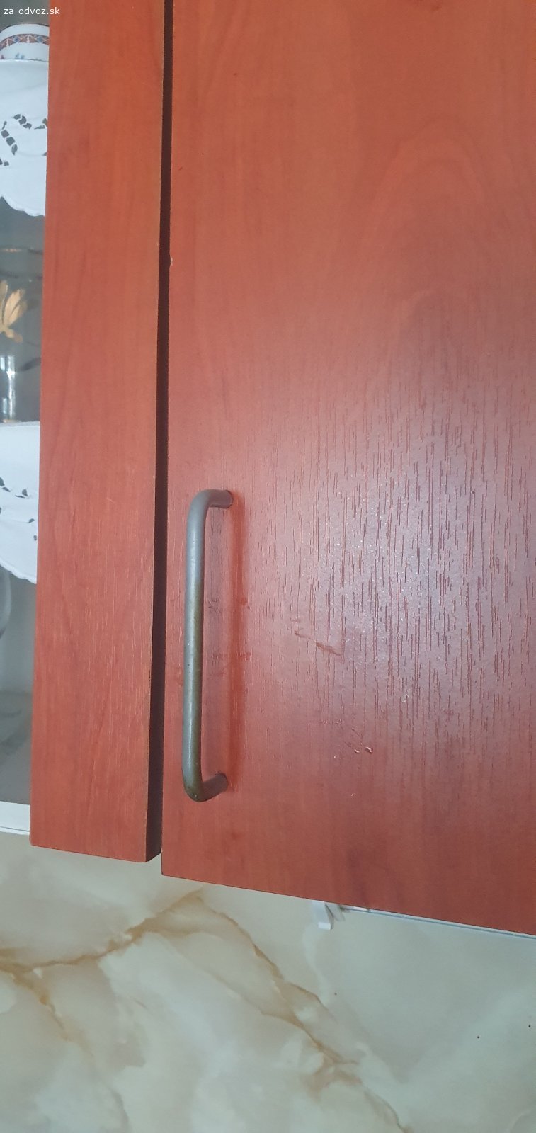 Darujem kuchynske skrinky. Darujem za odvoz horne skrinky z kuchynskej linky aj s digestorom a zastenou.