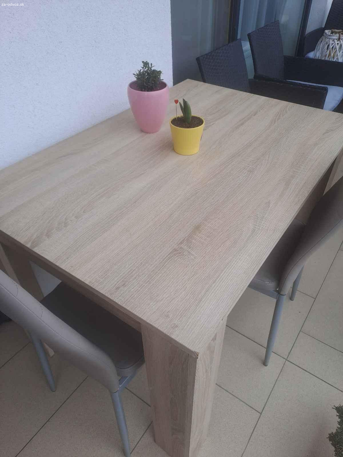 Darujem kuchynský stôl REZERVOVANÝ. Darujem kuchynský stôl za odvoz. Rozmer 120x80 cm.