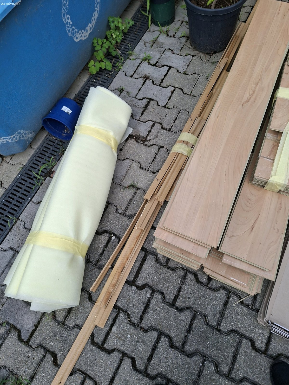 Darujem laminat cca 20 m2 BA Vajnory. Darujem laminat cca 20 m2. len osobný odber Bratislava Vajnory