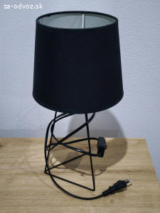 Darujem lampu na nočný stolík