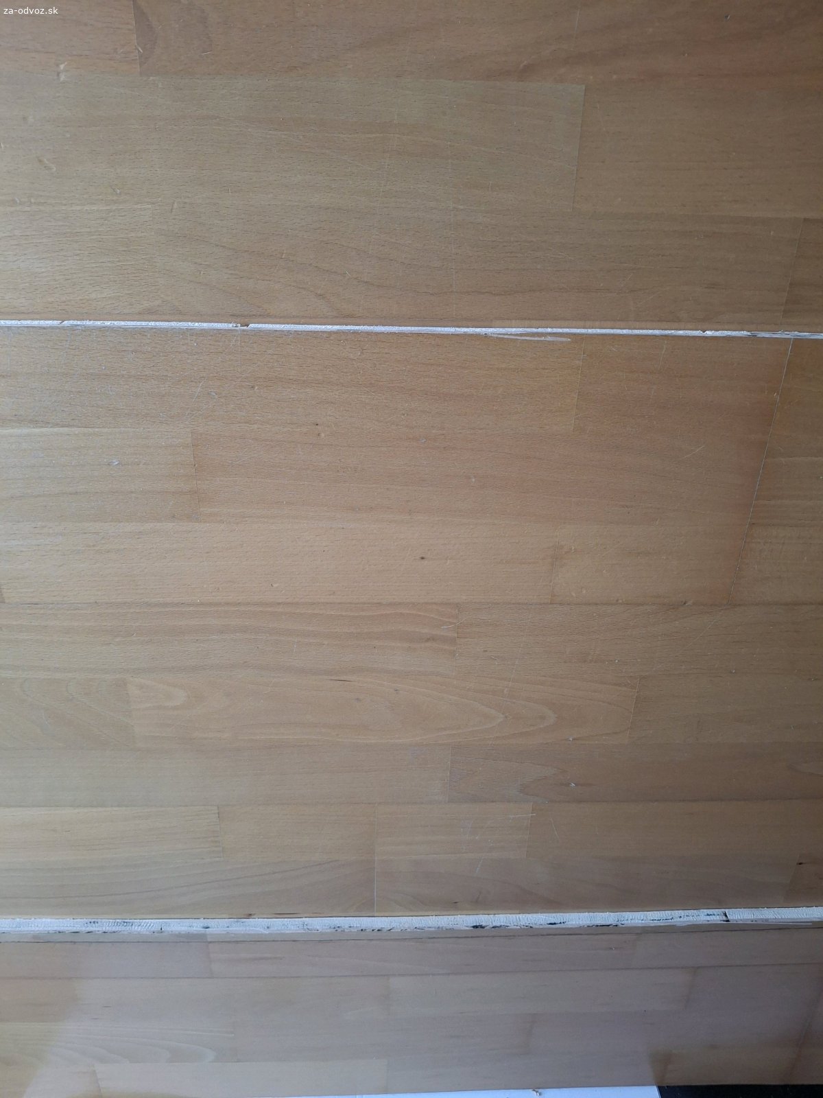 Darujem lepenne drevenne parkety. Darujem za odvoz cca 12m2 drevenne lepene parkety veľkoplošné, šetrne rozoberané. Hrubka parkiet 1,4mm, odtien buk.