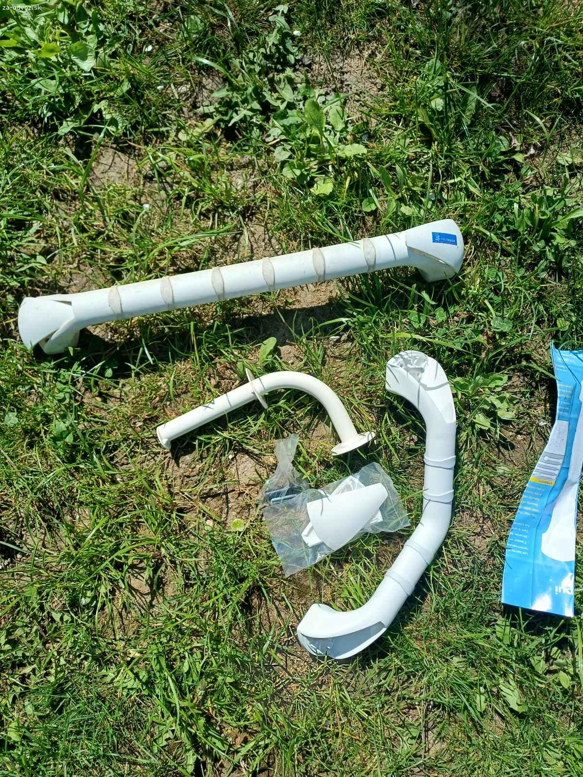 Darujem madlá do kúpelne, držiak na wc papier.