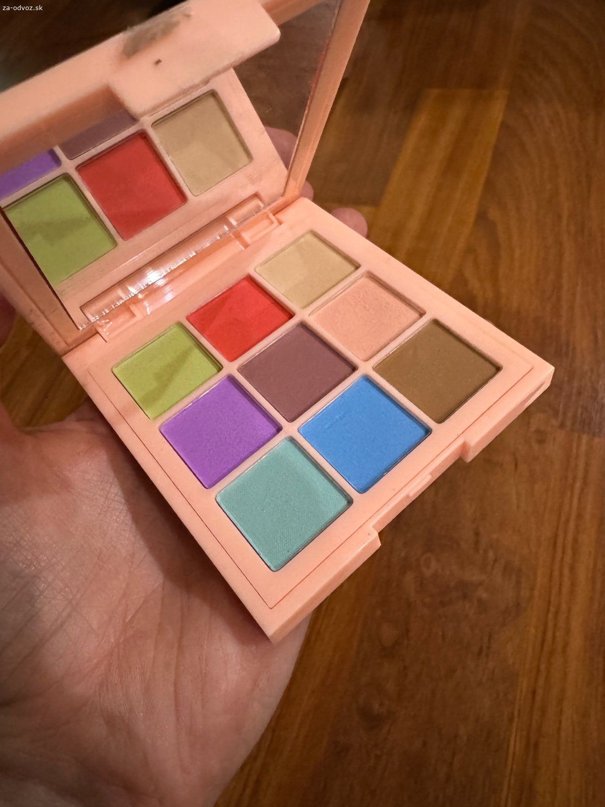 darujem makeup a paletky. darujem nepoužívané a veľmi málo používané malovatká. 2x sheglam foundation v odtieni sand a porcelain, Lord&Taylor paletka,lovely paletka, 3x Avon očné tiene, 1x revolution matte lipstick odtieň tease, trend it up púder, mayani highlighter a očný tieň, Essence očný tieň a maxfactor. 
darujem všetko naraz
