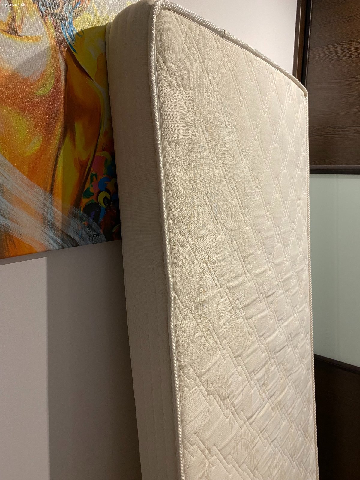 Darujem matrac Dormeo II.. Darujem penovy matrac Dormeo. 200x90x14 cm. Vo velmi dobrom stave. Bez spiny a flakov. Prilezitostne pouzivany. Deti ho nepouzivali.  Osobny odber Chotin, okr. Komarno.