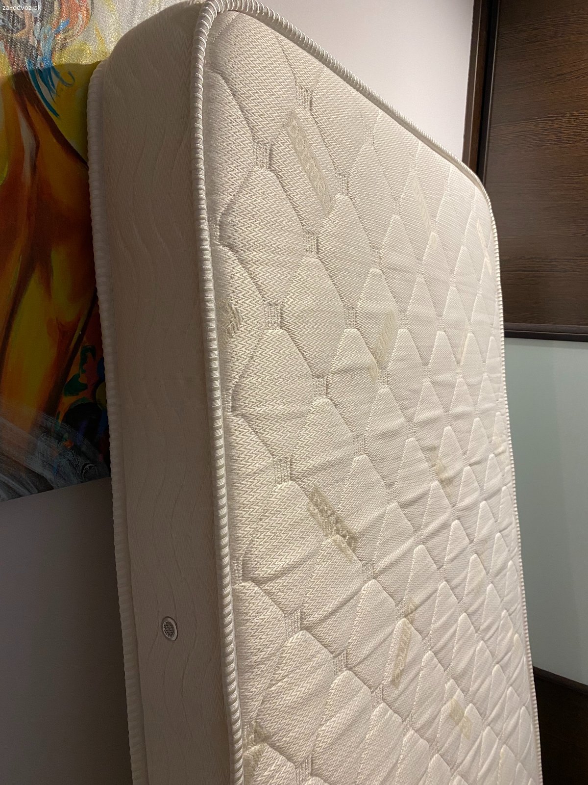 Darujem matrac Dormeo. Darujem penovy matrac Dormeo. 200x90x15 cm. Vo velmi dobrom stave. Bez spiny a flakov. Prilezitostne pouzivany. Deti ho nepouzivali.  Osobny odber Chotin, okr. Komarno.