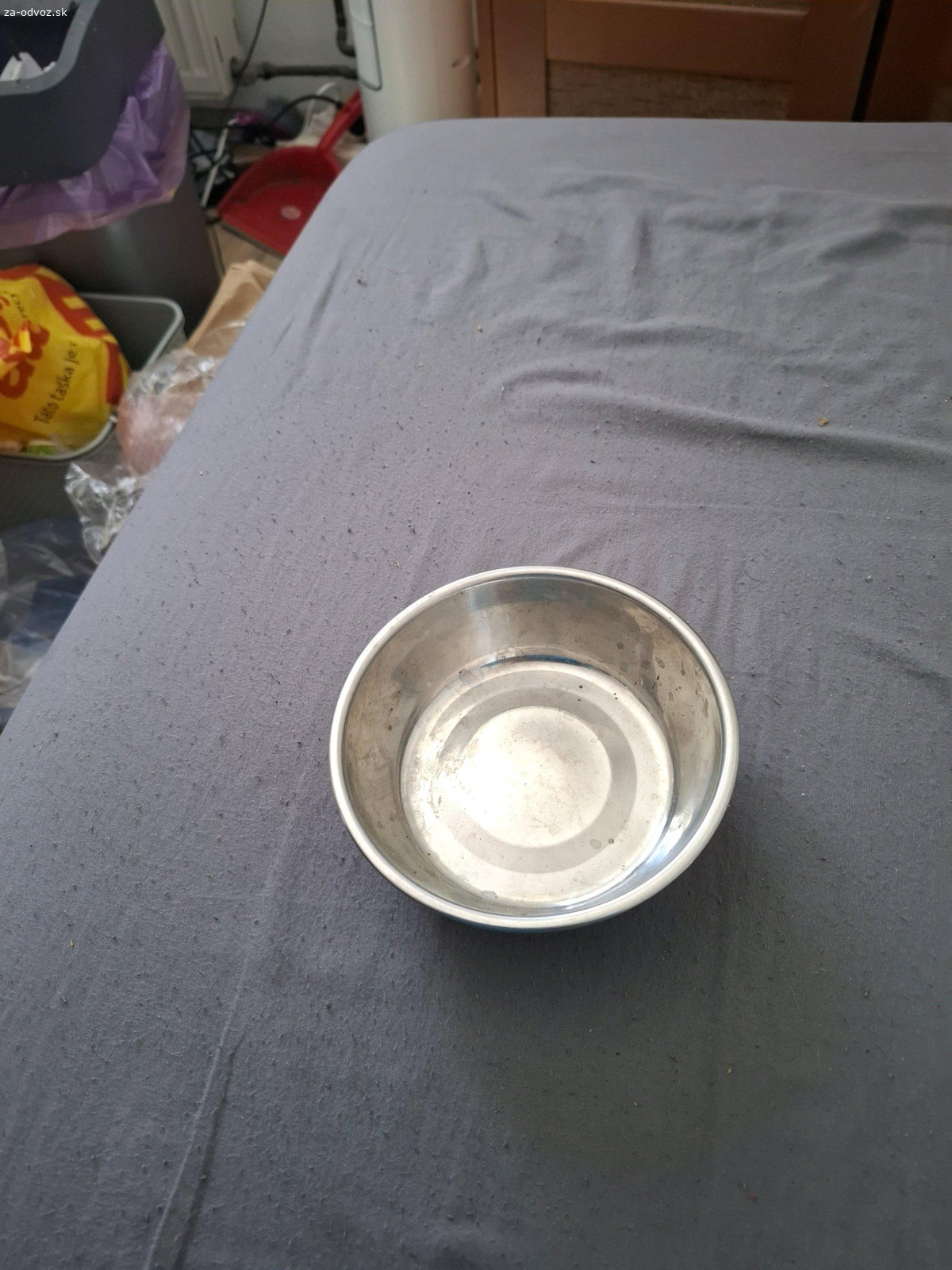 darujem misky a stojan