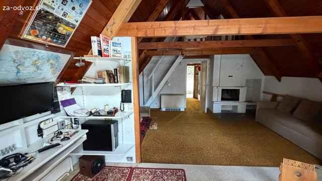 Darujem na rozobratie chatu s pristreskom