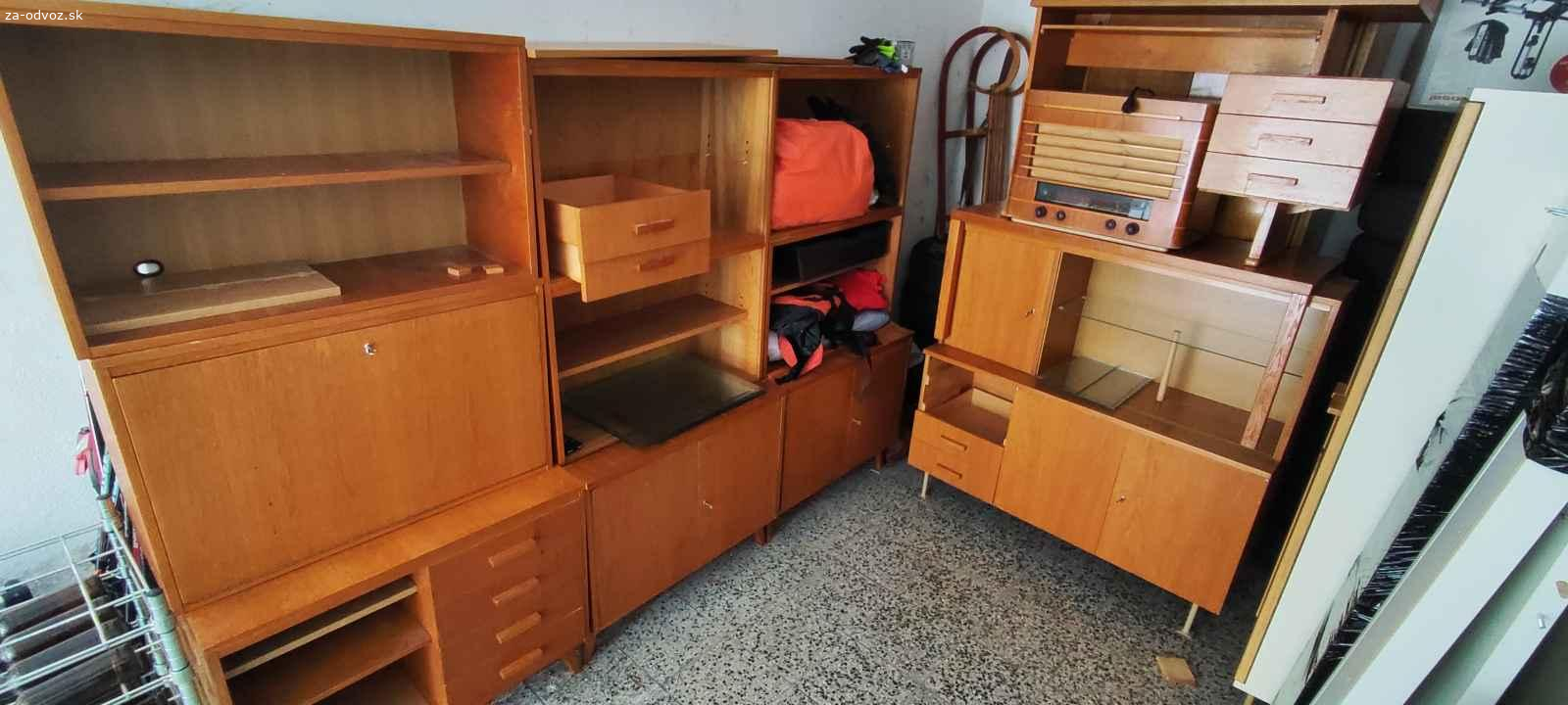 Darujem nábytok za odvoz. Skrine, knižnice, komódy. Darujem nábytok za odvoz. Materiál: drevená dyha.