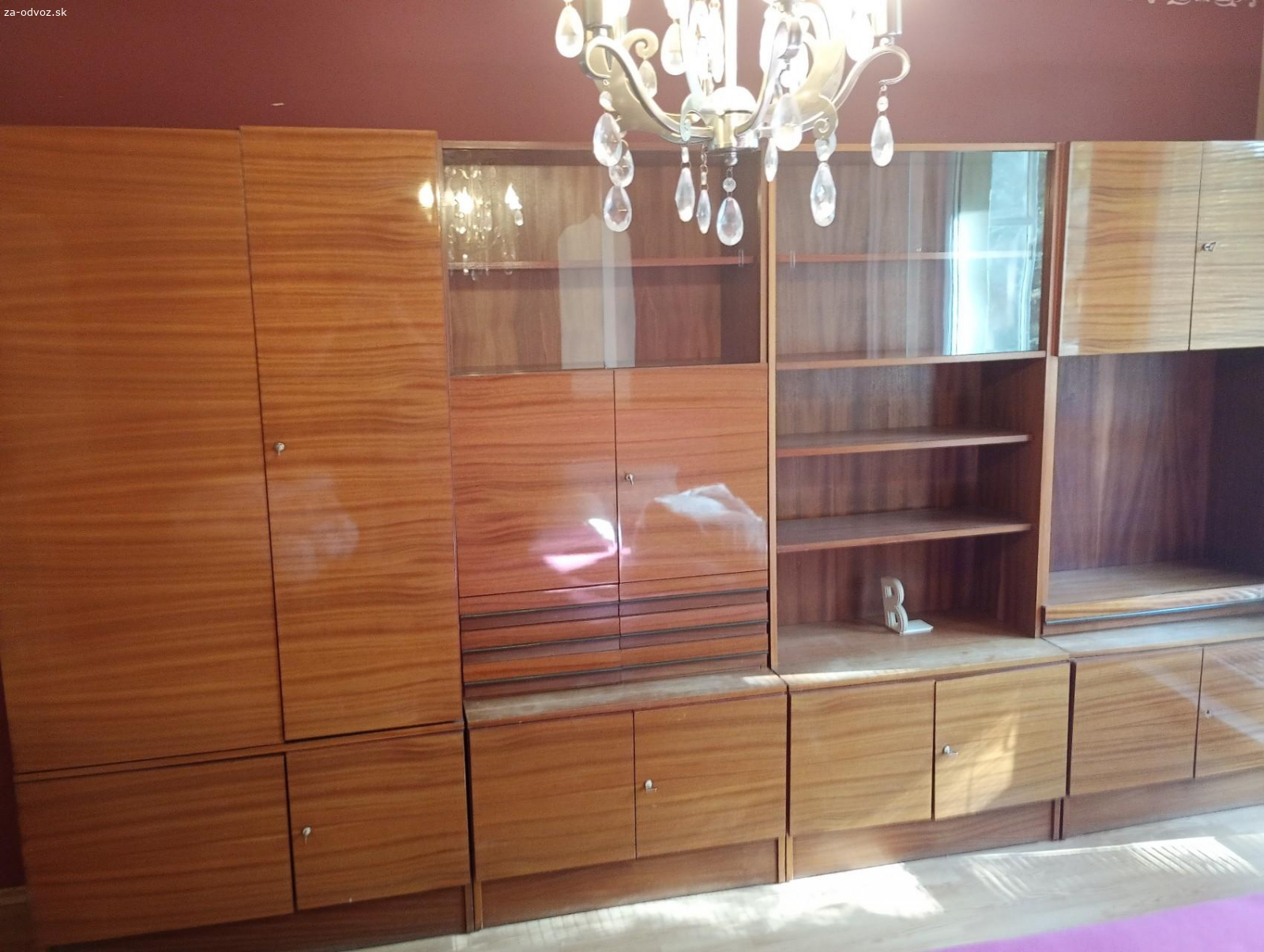 darujem obývaciu stenu