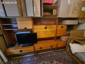 Darujem obývaciu stenu