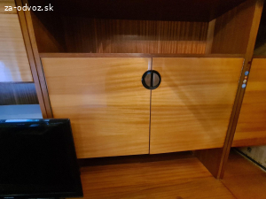 Darujem obývaciu stenu