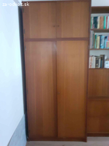 Darujem obývaciu stenu