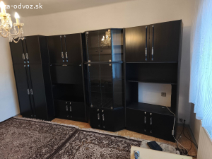 Darujem obývaciu stenu
