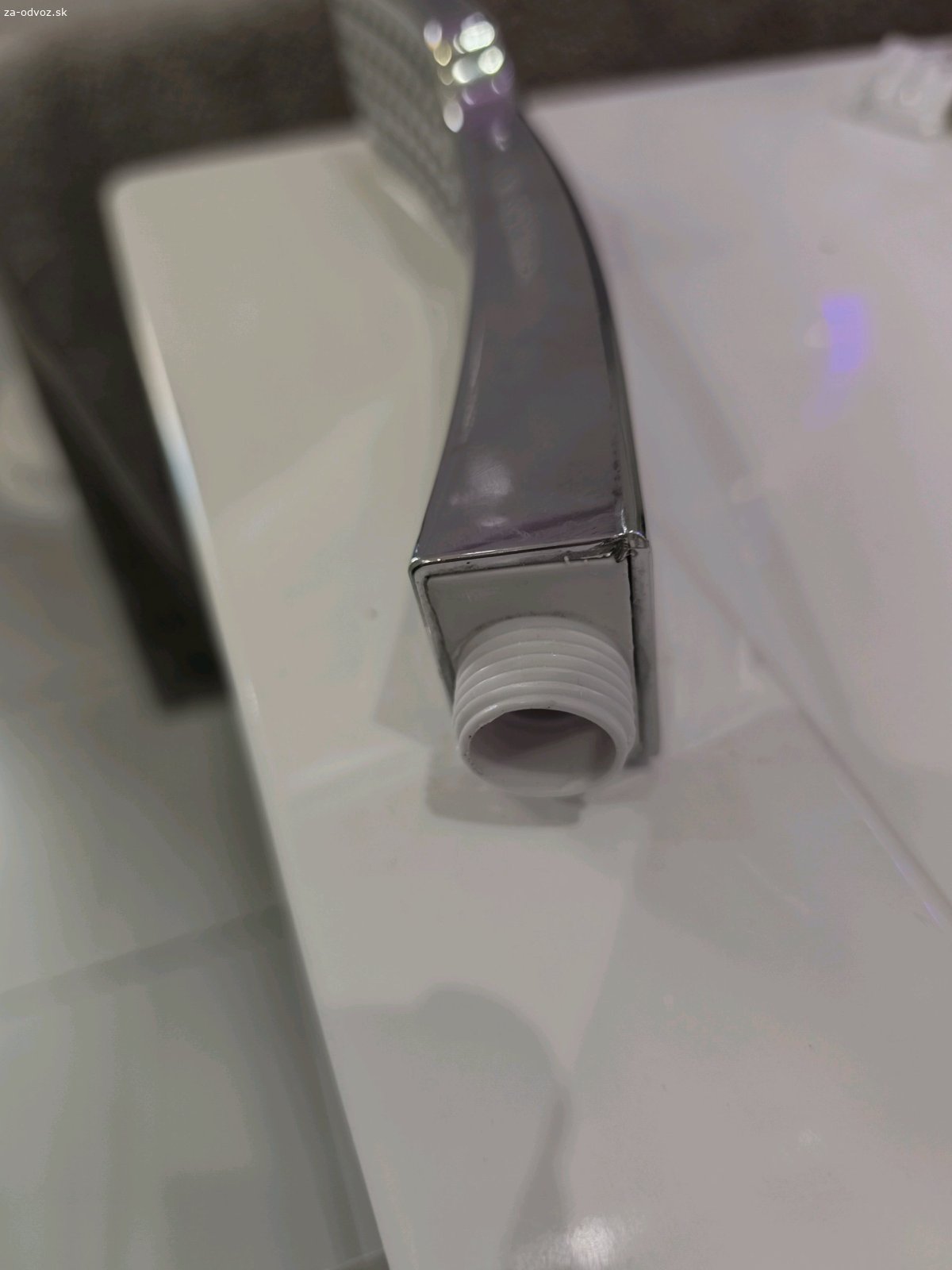 darujem, osobný odber Kozárovce. Darujem sprchovu hlavicu kupovana na v Merkur Marker,ako nová. Záhradná pištoľ  7 funkcii je plne funkčná, používaná. Len osobný odber Kozárovce okres Levice káva poteší nie je podmienkou