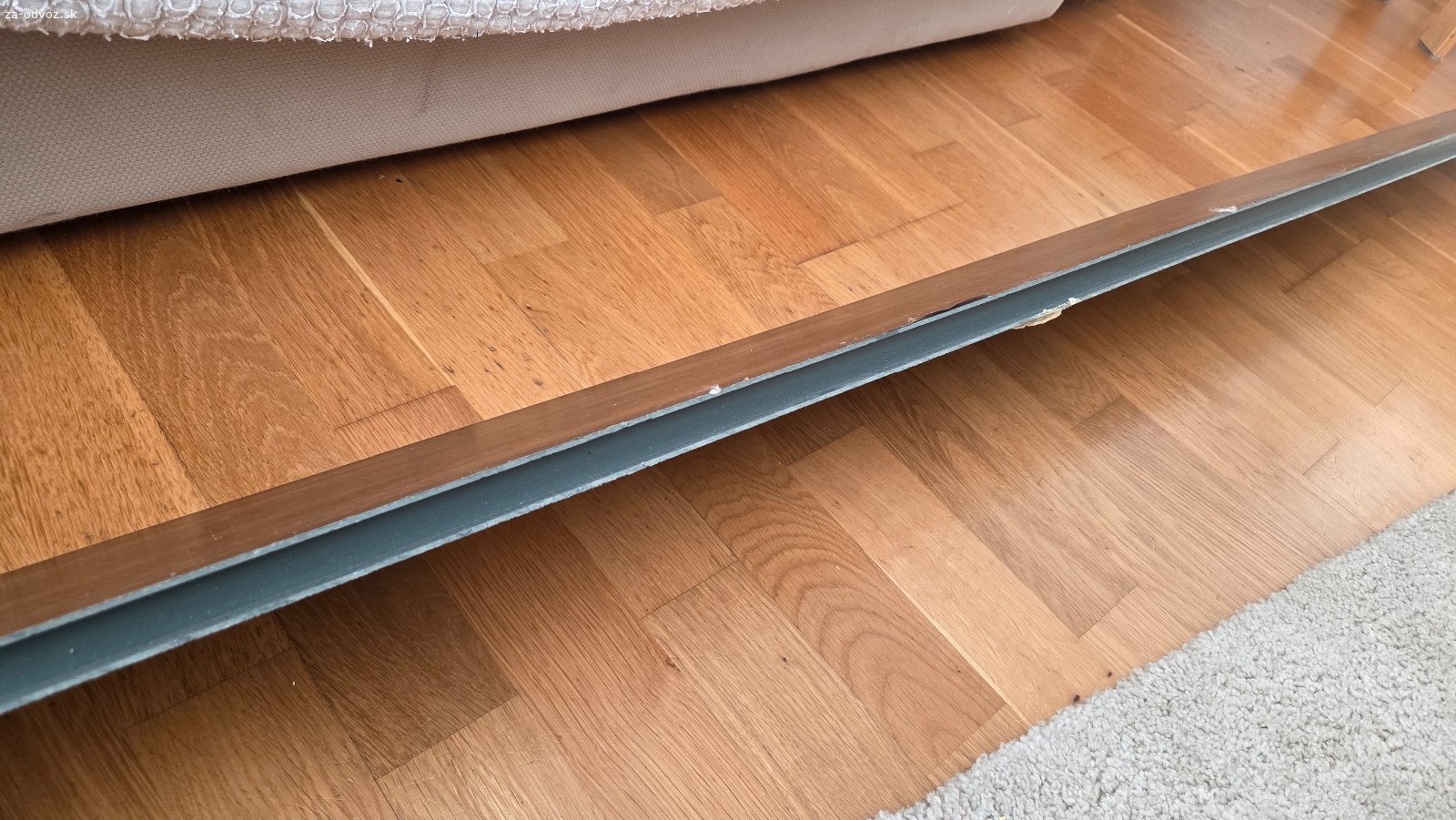 Darujem parapet...hnedy. Darujem hnedy plastovy parapet od Inconu.Dlzka 203cm , hrubka 15cm.Parapet bol pouzity, ale je v dobrom stave

Piestany
