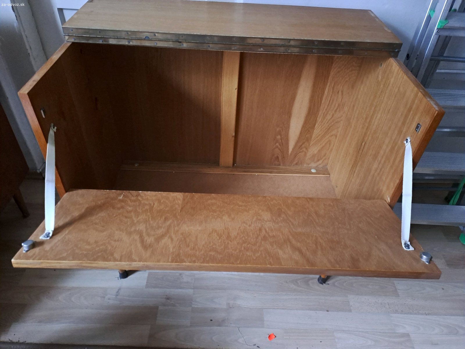 Darujem perinak.. Darujem perinak retro.
š. 88 cm
h. 47 cm
v. 78 cm.
Piste mail/whatsapp
osobny odber- bratislava raca