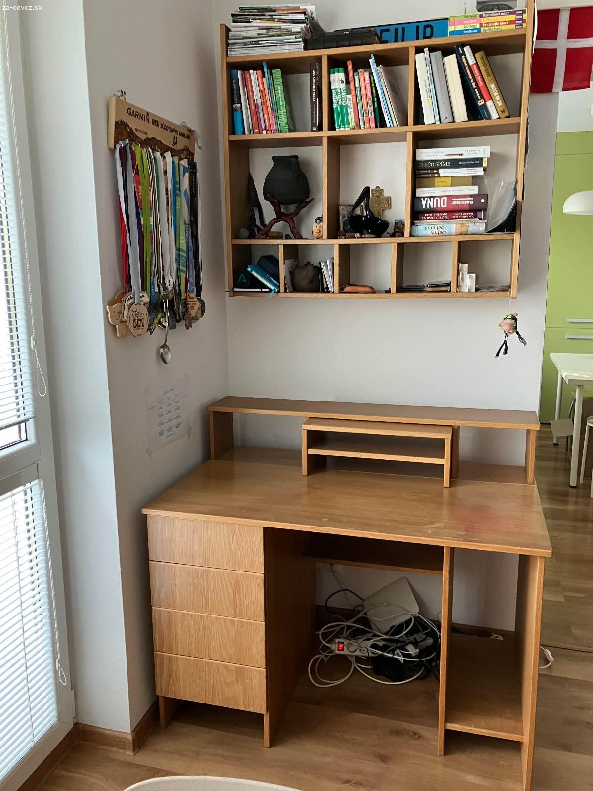 Darujem písací stôl a policu