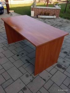 Darujem písací stôl