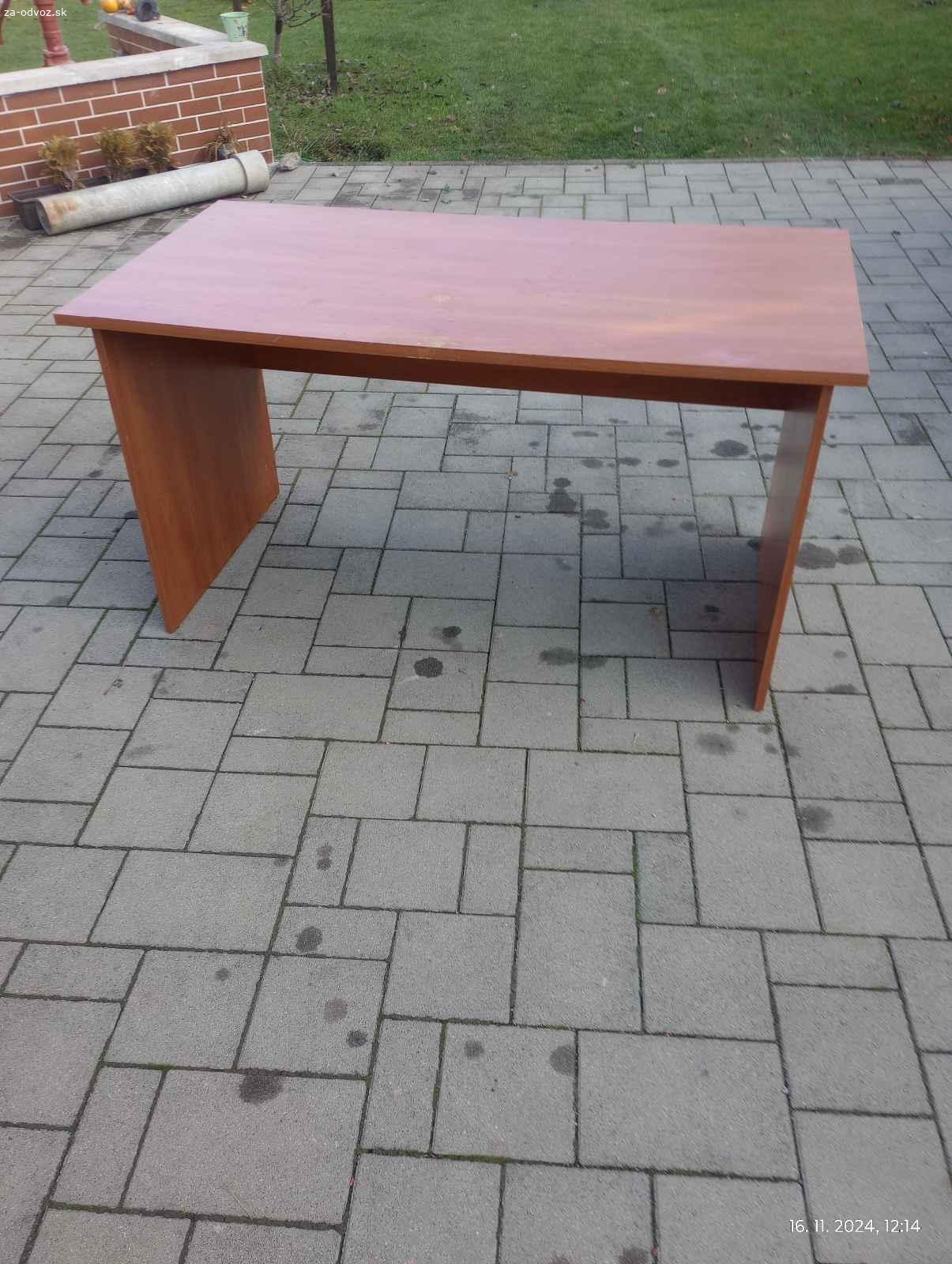 Darujem písací stôl