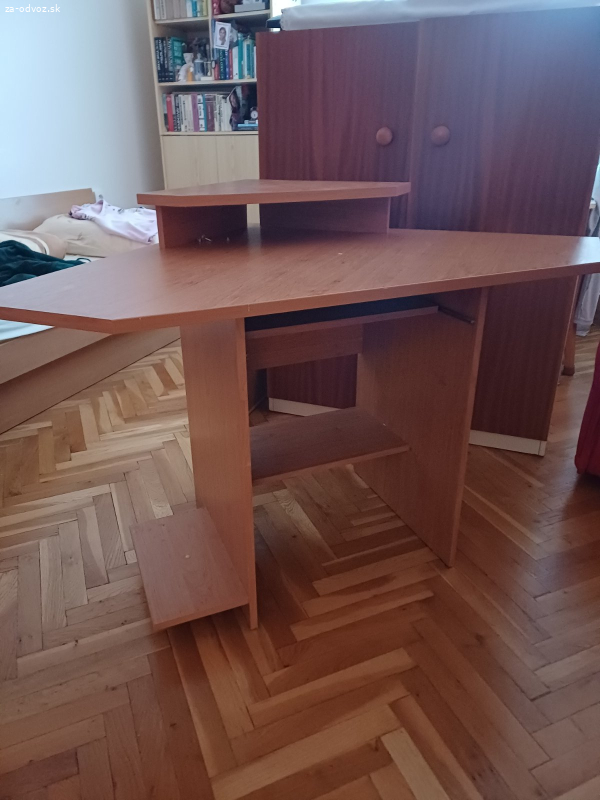 Darujem pisaci stol