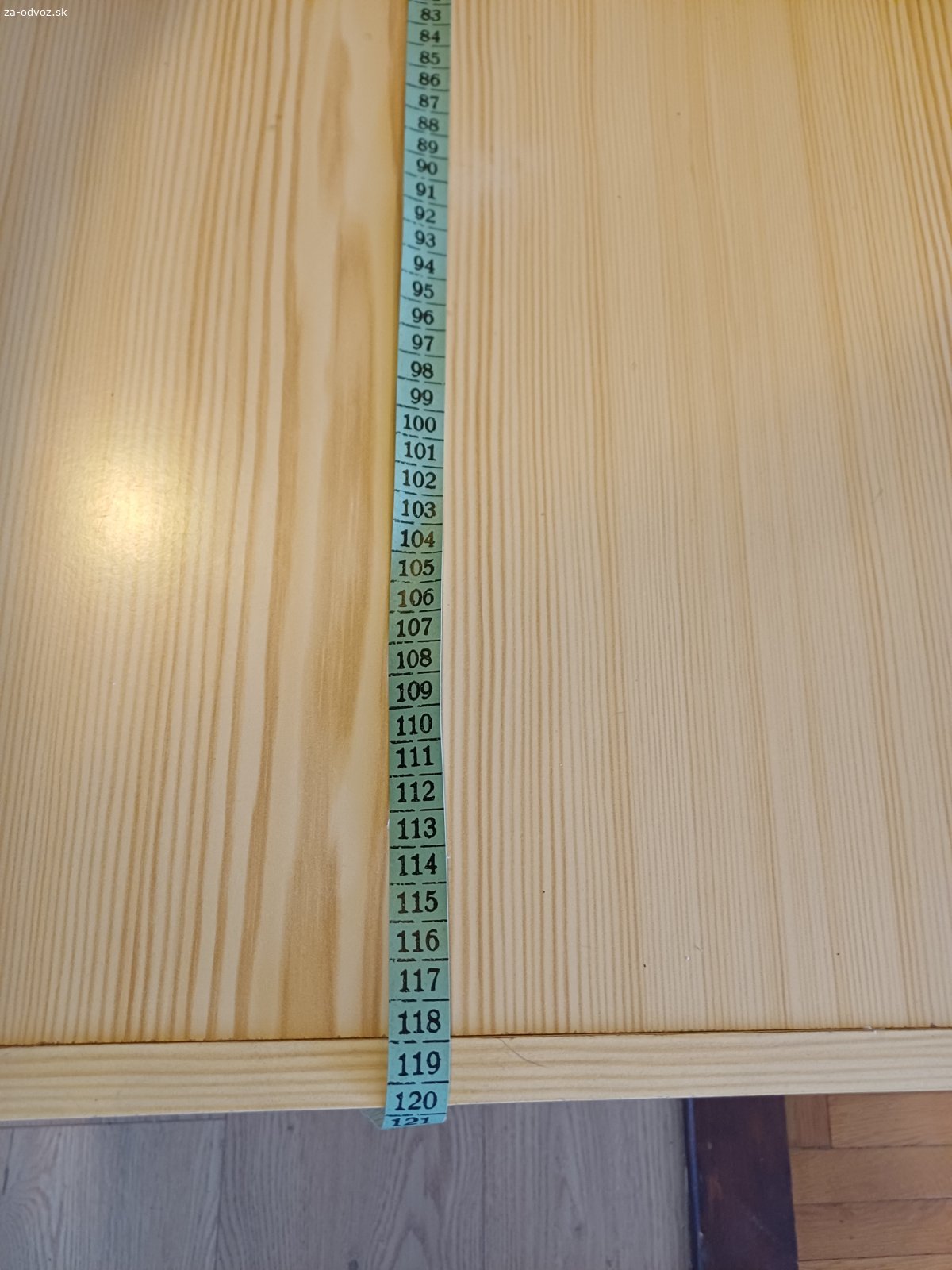 Darujem pisaci stolik. Stav dobry, len je uz osuchany.

Vyska 76 cm.