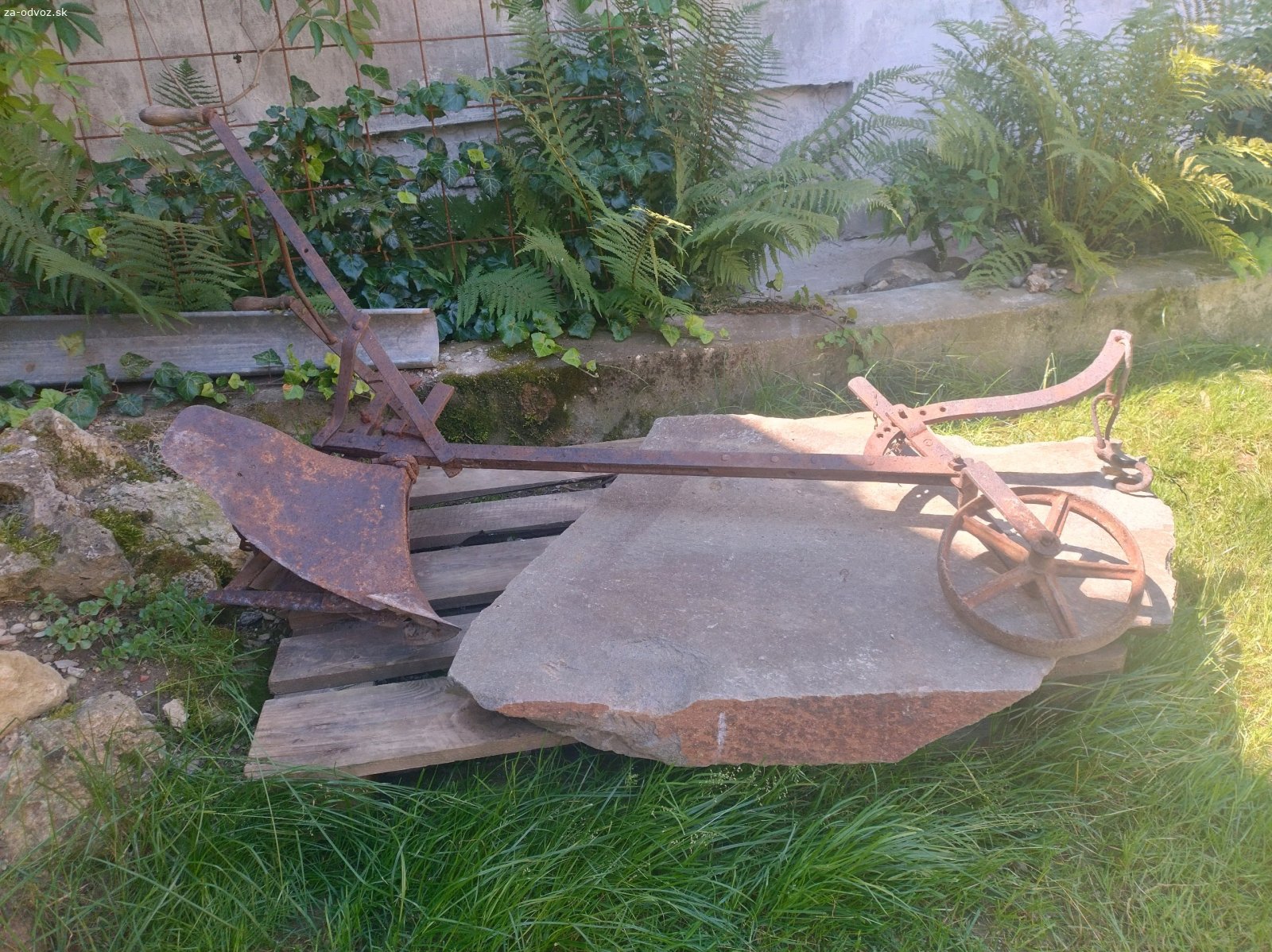 Darujem pluh. Darujem starozitny pluh.
posledny pokus. inak akonci v zbere