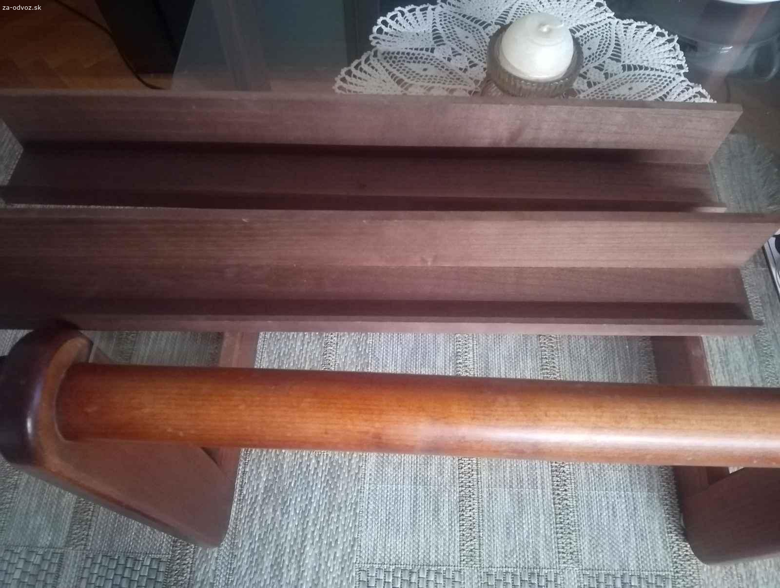 Darujem poličky na obrázky