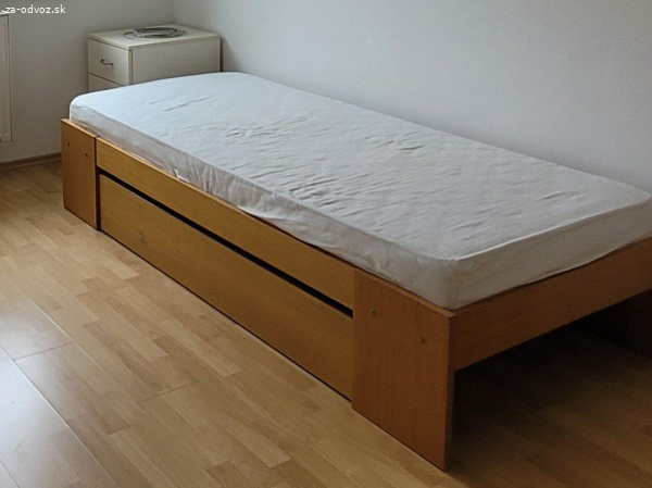 Darujem postel s matracom