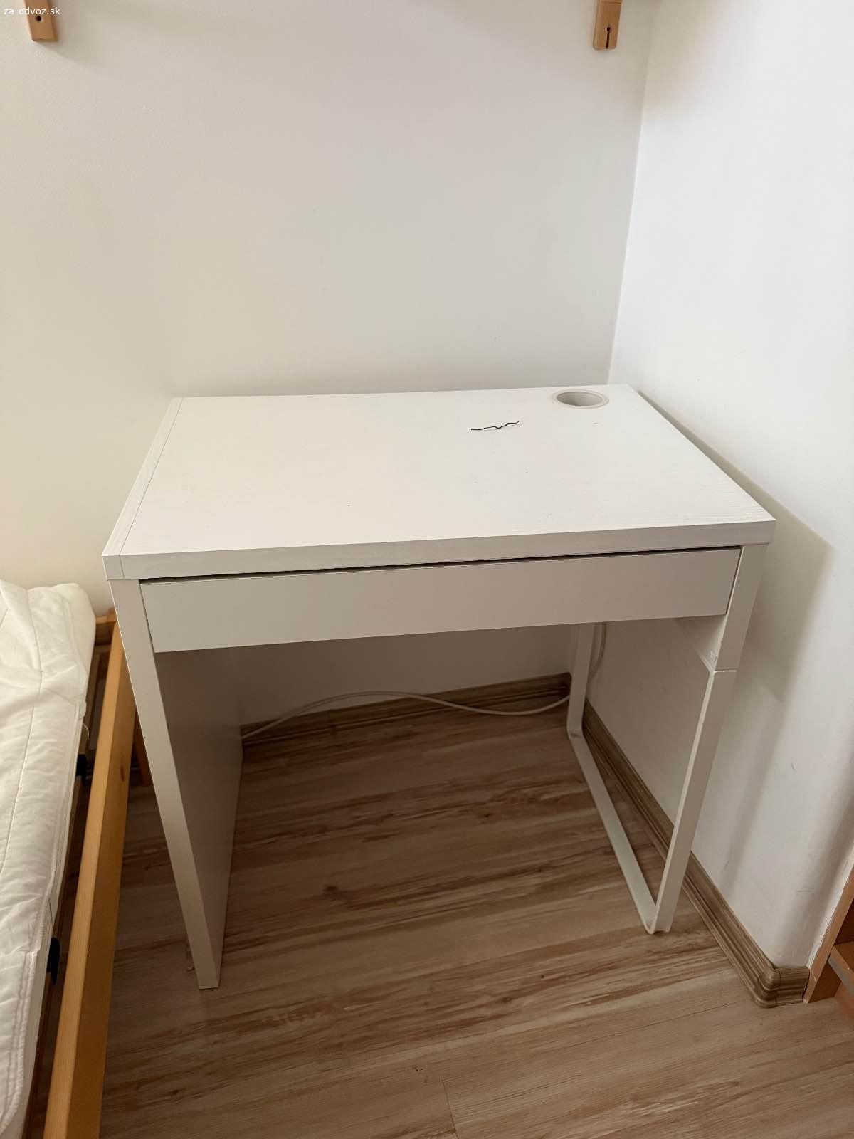 Darujem posteľ a nábytok do spálne. Darujem:
Posteľ 90x 200cm
Stôl 90x60cm

Nábytok je potrebné rozložiť a odviesť