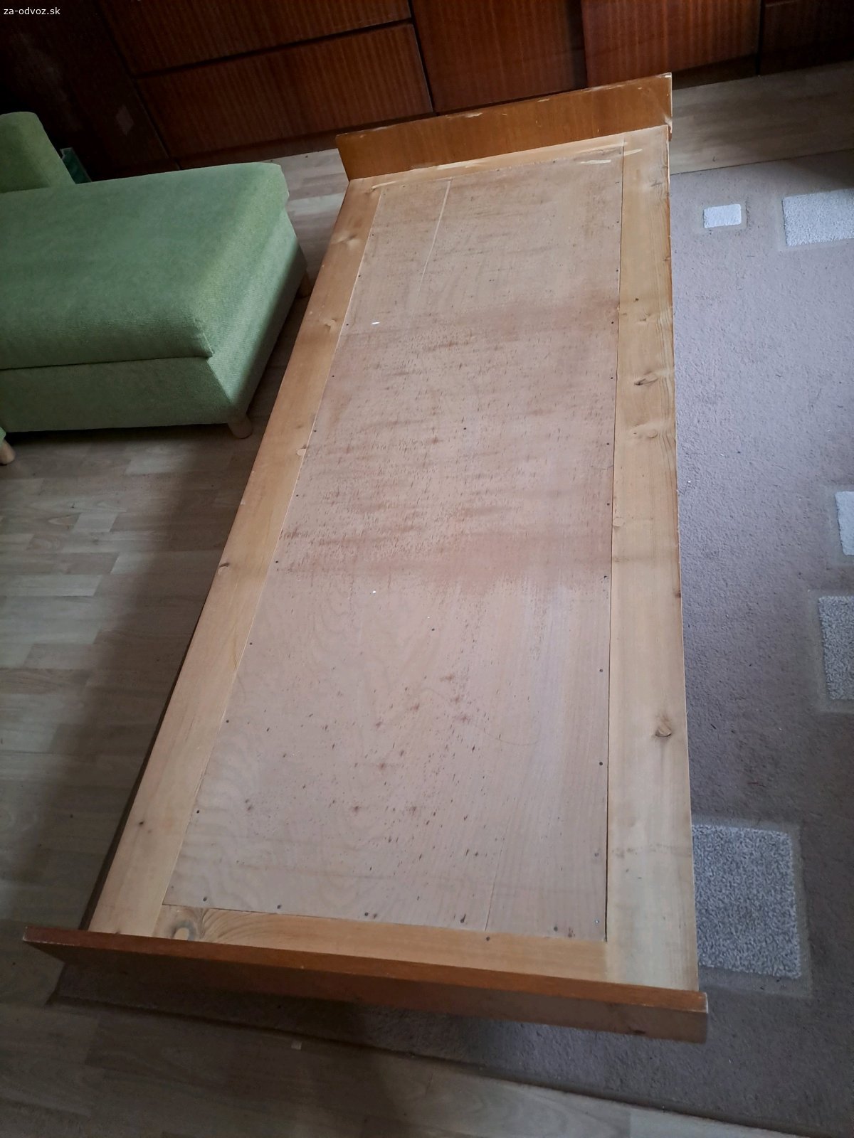Darujem posteľ. Darujem postel-retro-dreveny ram.
d.-2 m
š-82 cm
v- 28 cm + 11 cm čelo

Pouzivana.zachovala.pevna.
Len osobny odber- bratislava raca
Nevolajte.piste mail/whatsapp