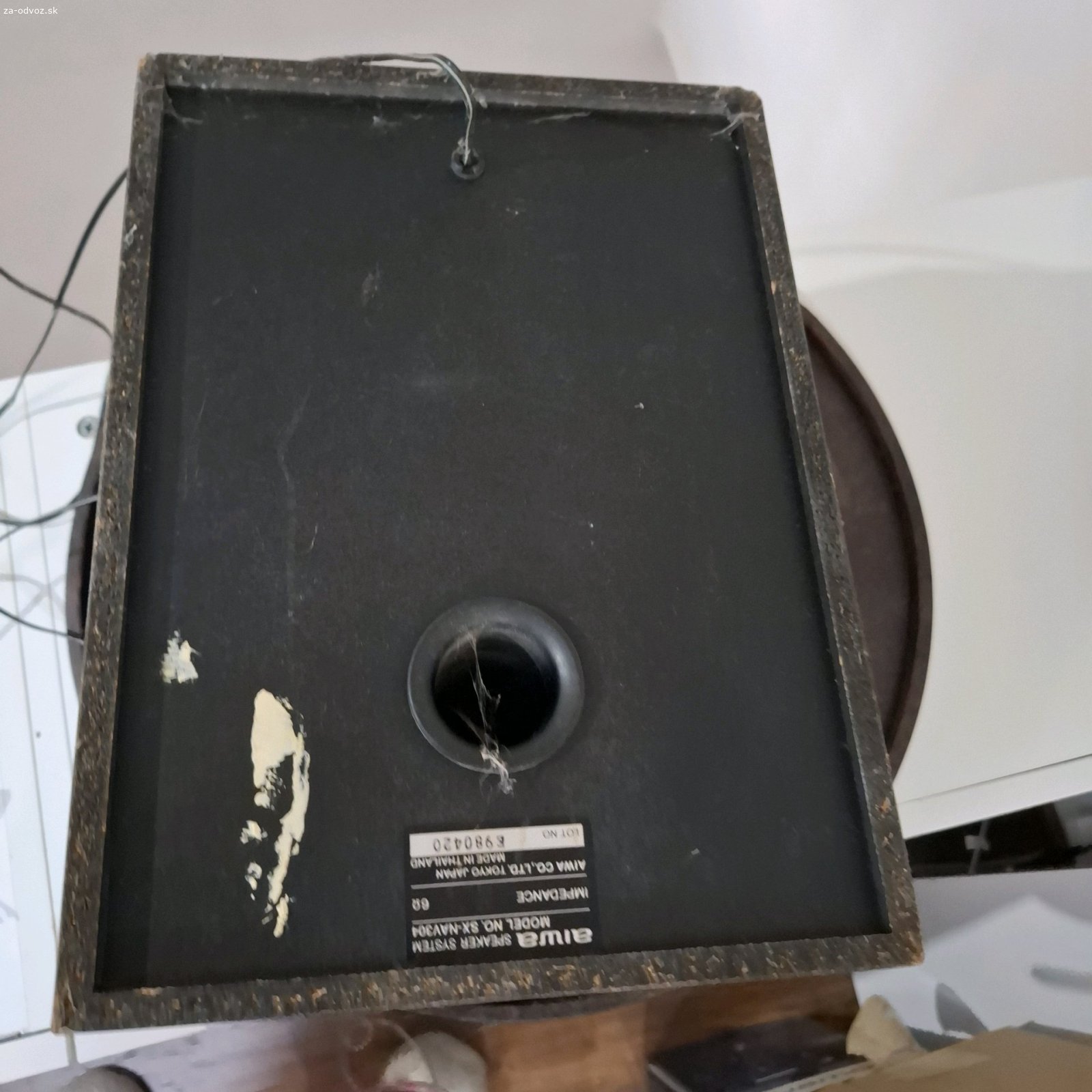darujem reproduktor aiwa. mal by fungovat, neviem odskusat