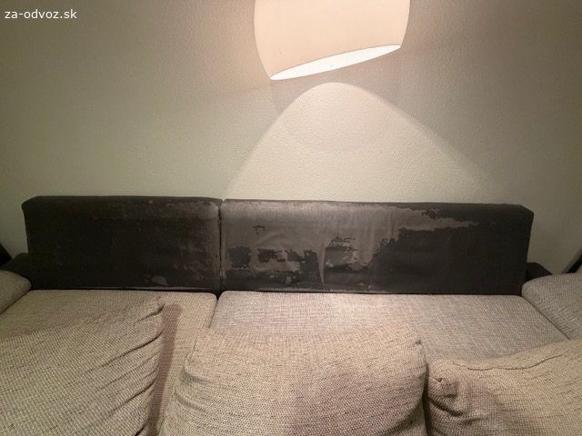 Rezervované - Darujem rohovú sedaciu súpravu. Rozmery: dĺžka 293cm x hĺbka 172cm dlhá časť/112cm x 110cm je šírka dlhej časti. Farba tmavohnedá koženka ( opierka je zošúchaná) látková časť je krémová.