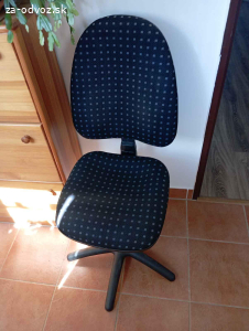 Darujem rohový počítačový stolik a stoličku