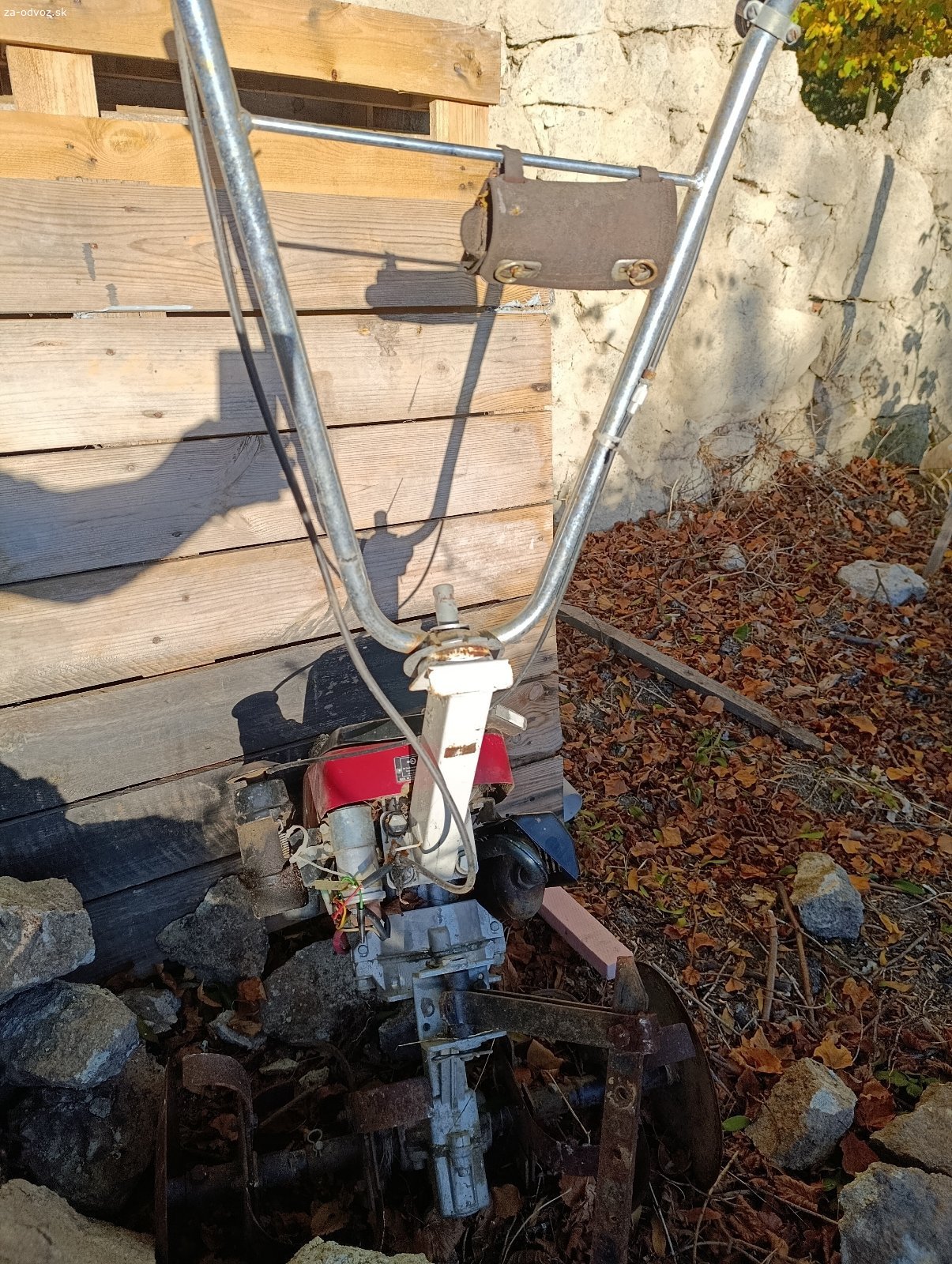 Darujem rotavator Robi. Darujem rotavator Robi šikovné mu majstrovi, ktorý si ho bude vedieť spojazdniť.