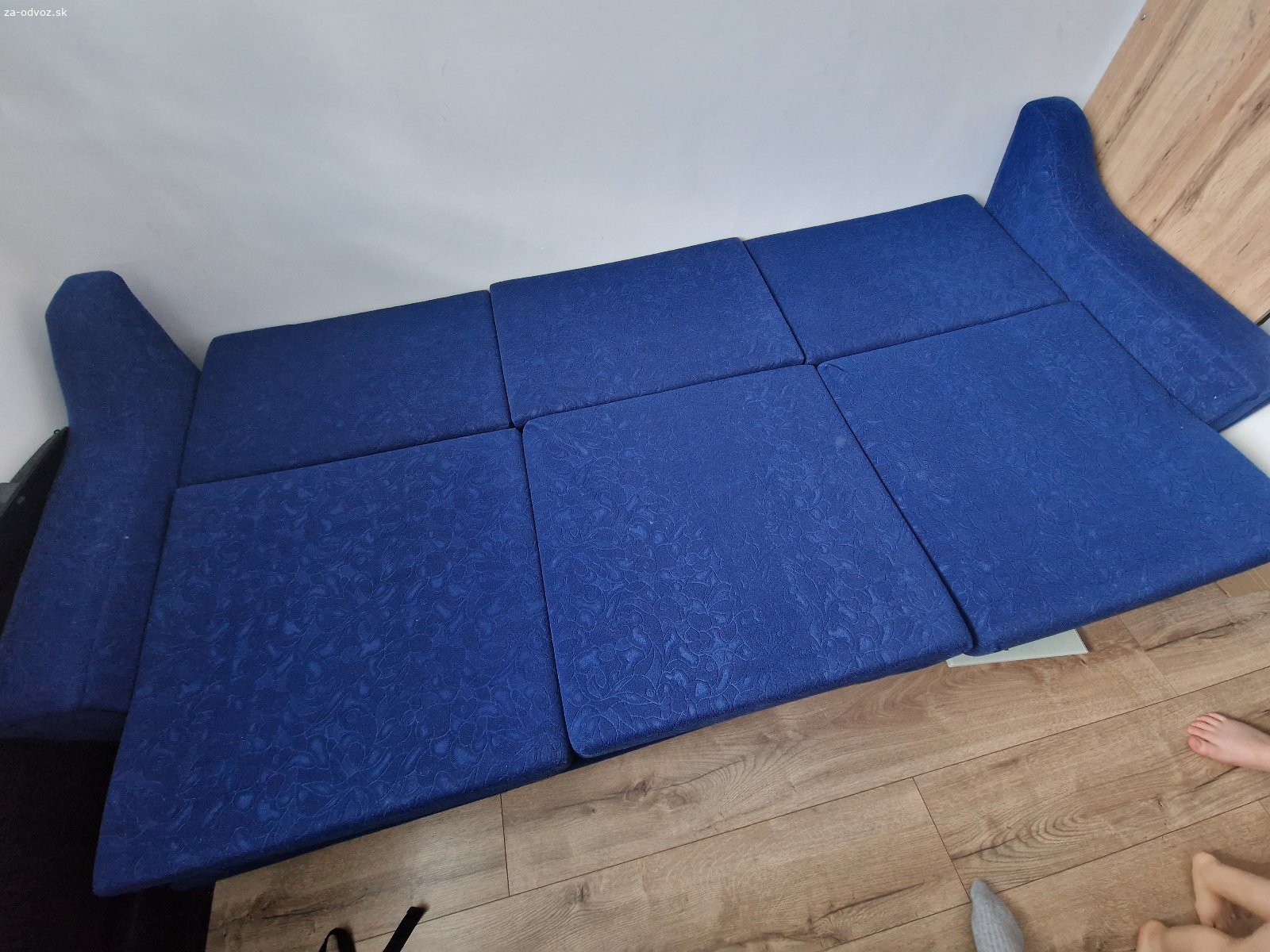 DARUJEM rozkladací gauč. Darujem za odvoz rozkladací gauč, s odkladacím priestorom, cca 210*80*80 cm
pridáme doplnkový matrac dormeo cca 200*70*5cm, ktorý sme na ňom mali keď bol roztiahnutý
Karlova Ves, nutné si ho zniesť a odviesť