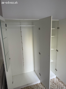 Darujem šatnikovú skriňu