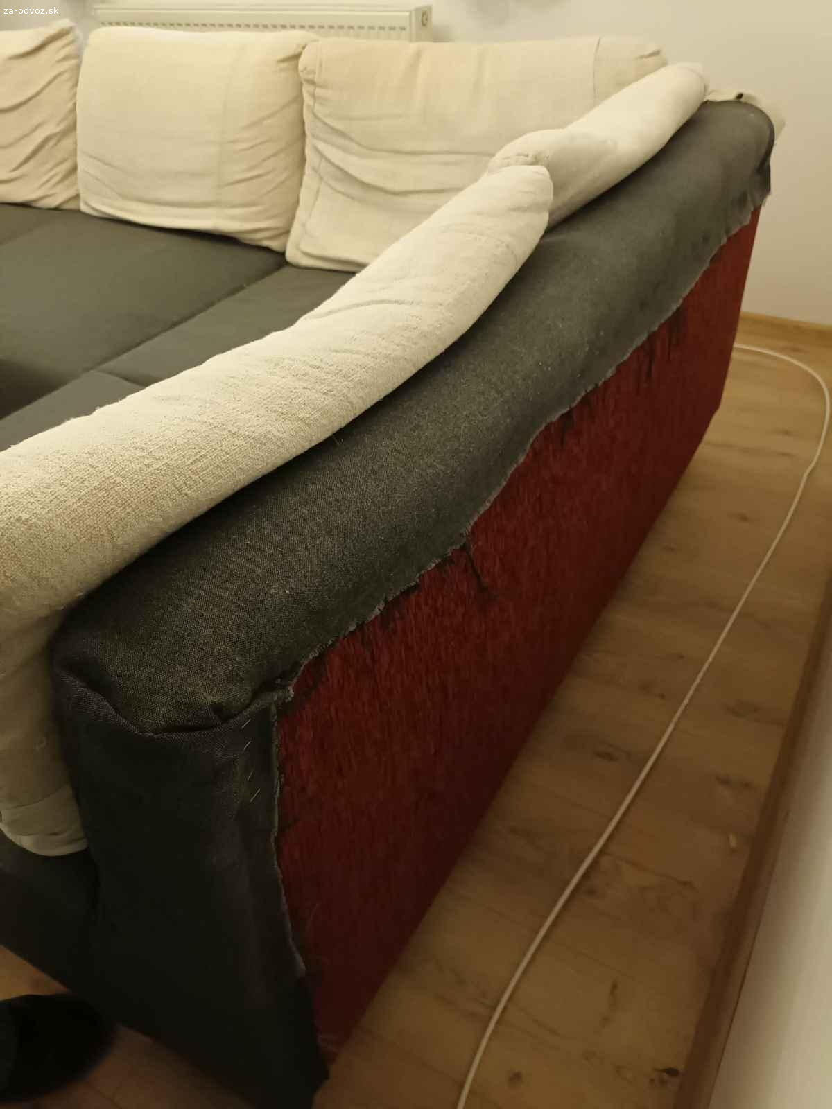 Darujem sedačku a taburetku. Sedačka je podomácky prečalúnená, zadná strana je v pôvodnej farbe. Nie je roztrhnutá (ani pôvodný poťah nebol). NEDÁ sa rozkladať. Je k nej jedna taburetka. ODVOZ nezabezpečujem, NEPOSIELAM kuriérom. Odber v Tovarníkoch okr. Topoľčany.