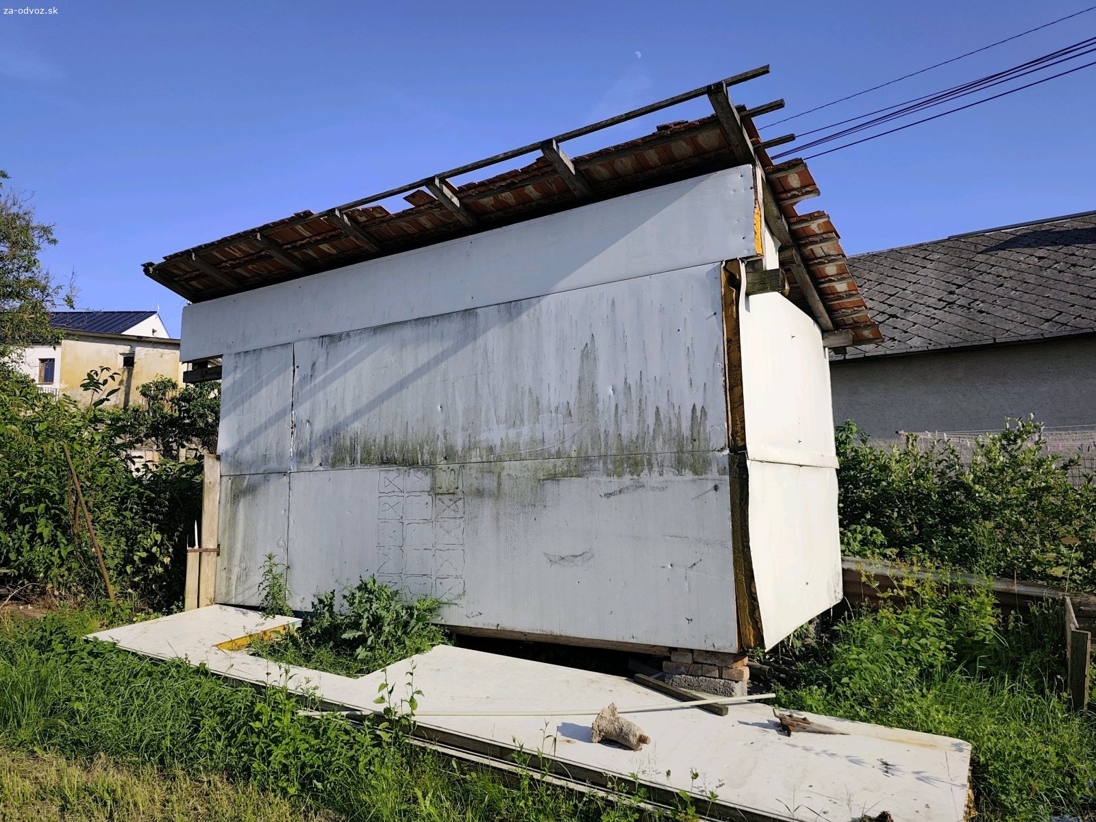 darujem sendvičovu búdu. darujem sendvičovu búdu cca 5/6 X3M