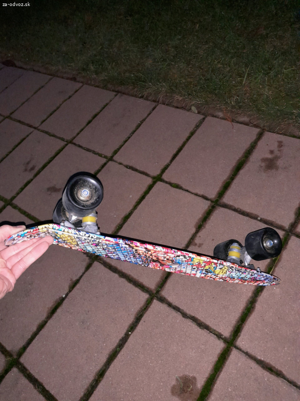 darujem skateboard