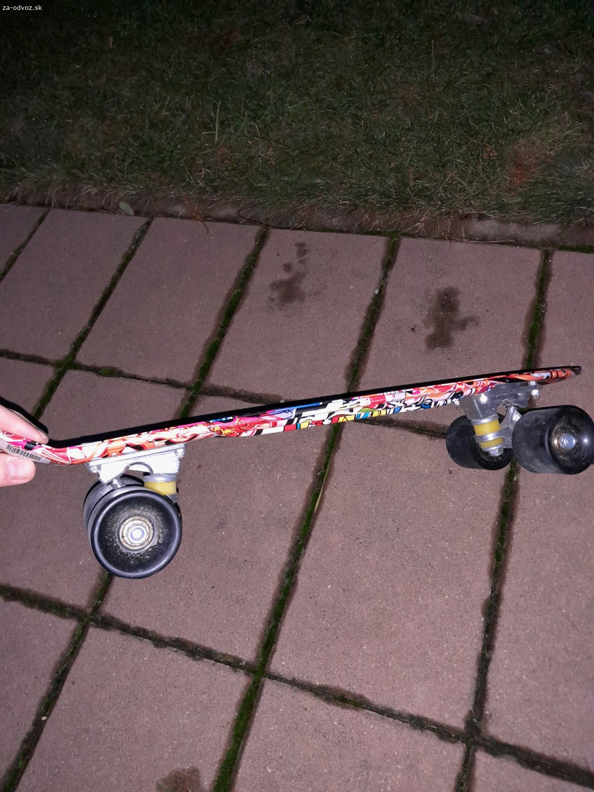 darujem skateboard. darujem skateboard. bol to darcek pre syna na vianoce, ale nepouziva sa. odviezol sa na nom asi len raz. cokoloada potesi, nie je podmienkou.